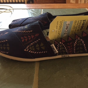Toms Haiti hand painted shoes 7.5